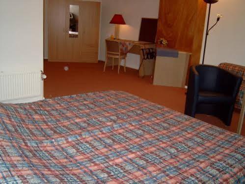 Lucy'S Inn Eesergroen Екстер'єр фото