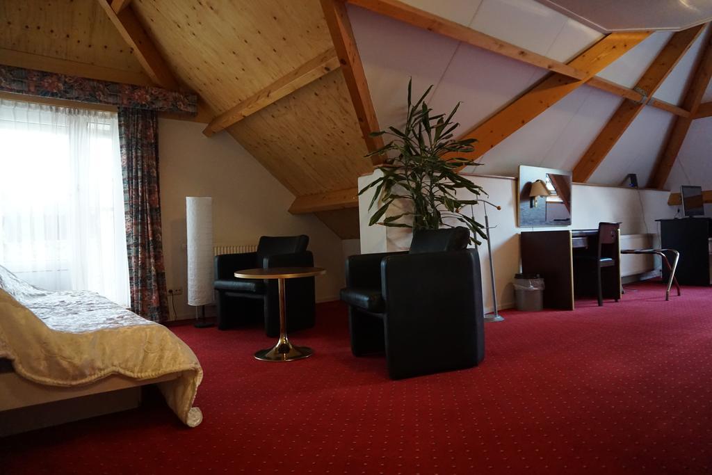 Lucy'S Inn Eesergroen Екстер'єр фото