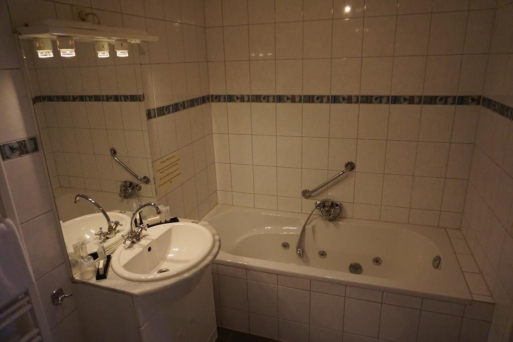 Lucy'S Inn Eesergroen Екстер'єр фото